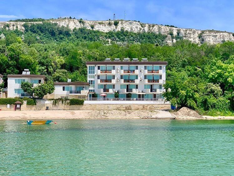 Hotel Oasis - Beach Access Balchik Exterior photo