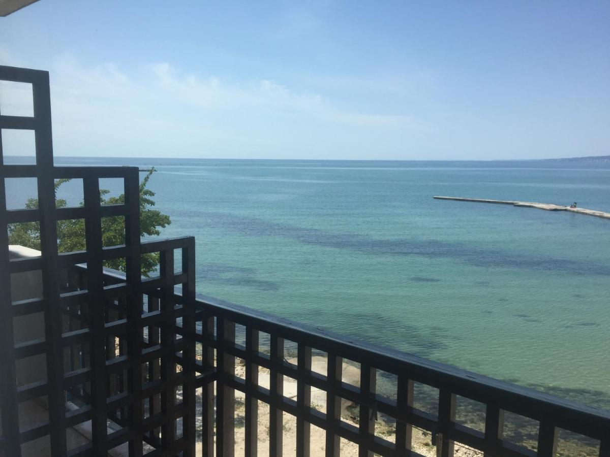 Hotel Oasis - Beach Access Balchik Exterior photo