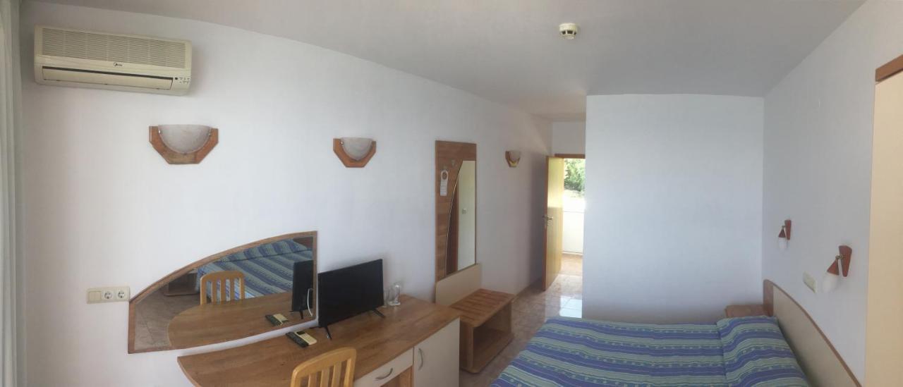 Hotel Oasis - Beach Access Balchik Exterior photo