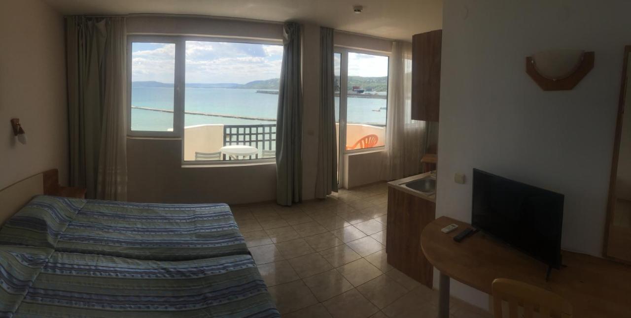 Hotel Oasis - Beach Access Balchik Exterior photo