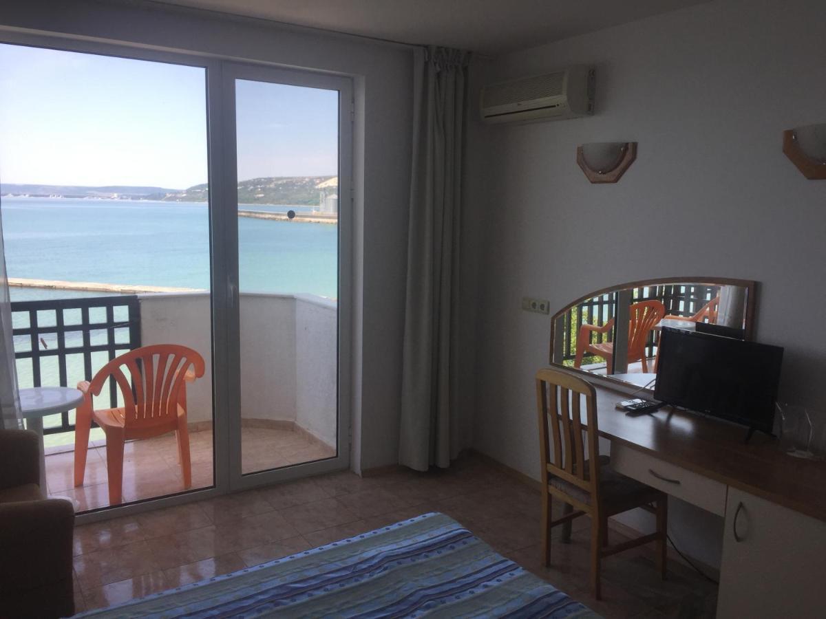 Hotel Oasis - Beach Access Balchik Exterior photo