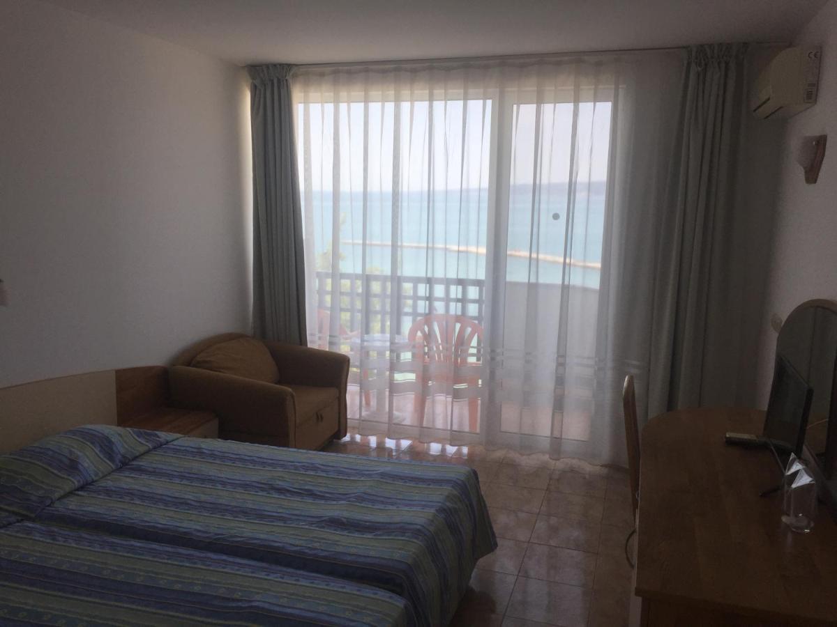 Hotel Oasis - Beach Access Balchik Exterior photo