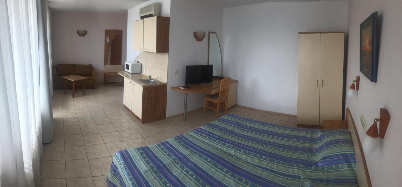 Hotel Oasis - Beach Access Balchik Exterior photo
