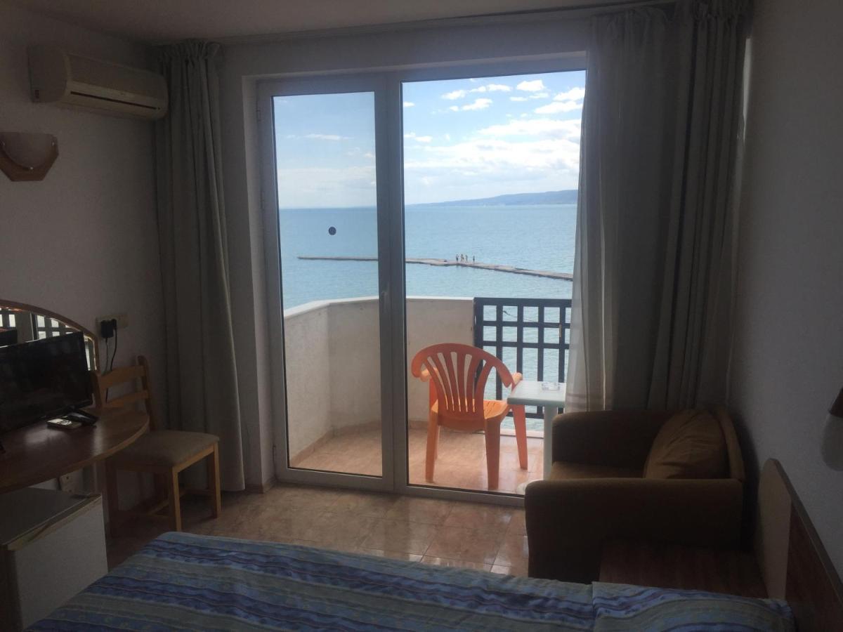 Hotel Oasis - Beach Access Balchik Exterior photo