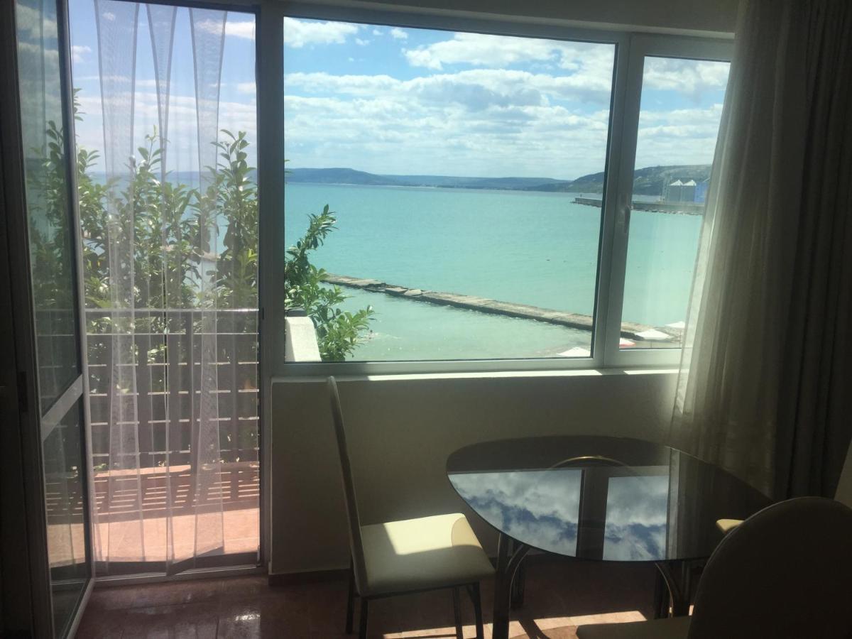 Hotel Oasis - Beach Access Balchik Exterior photo