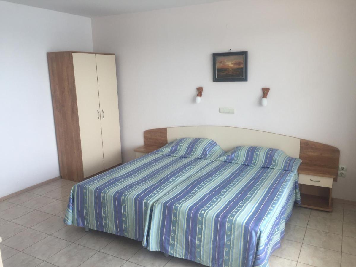 Hotel Oasis - Beach Access Balchik Exterior photo