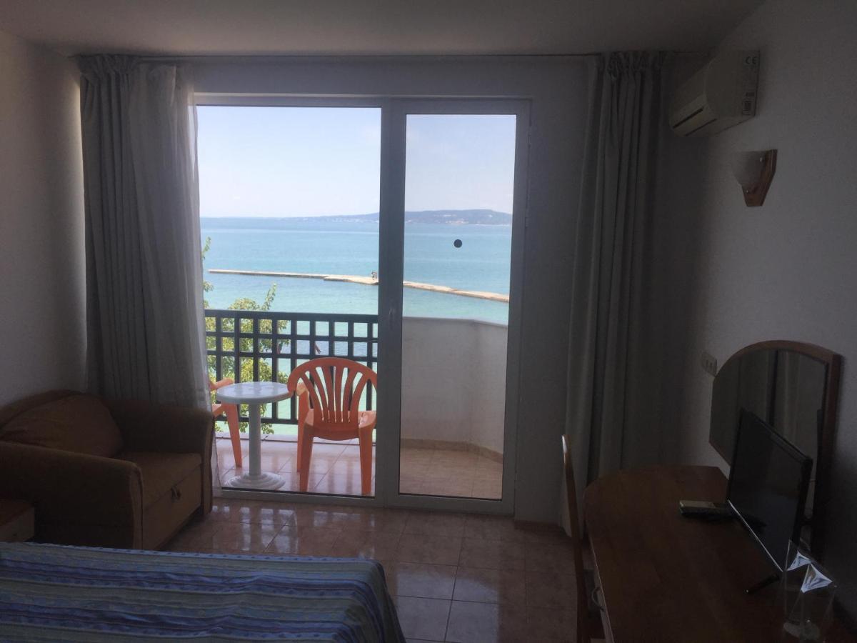 Hotel Oasis - Beach Access Balchik Exterior photo