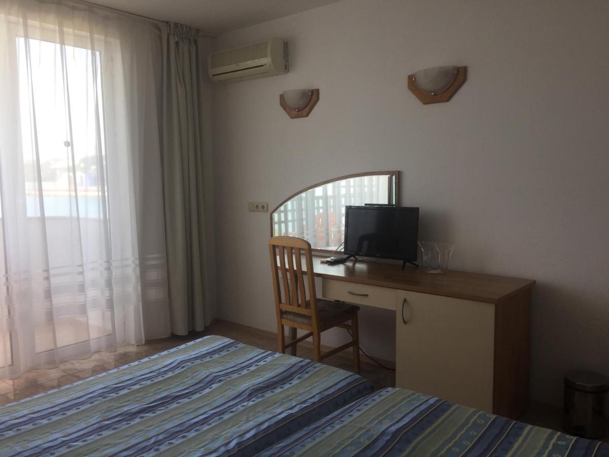 Hotel Oasis - Beach Access Balchik Exterior photo