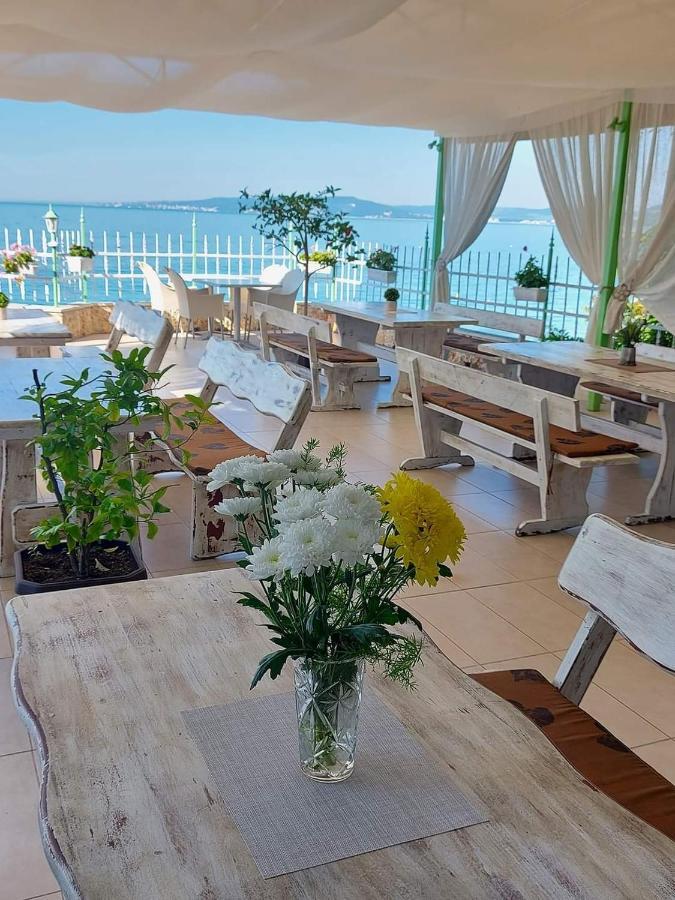 Hotel Oasis - Beach Access Balchik Exterior photo