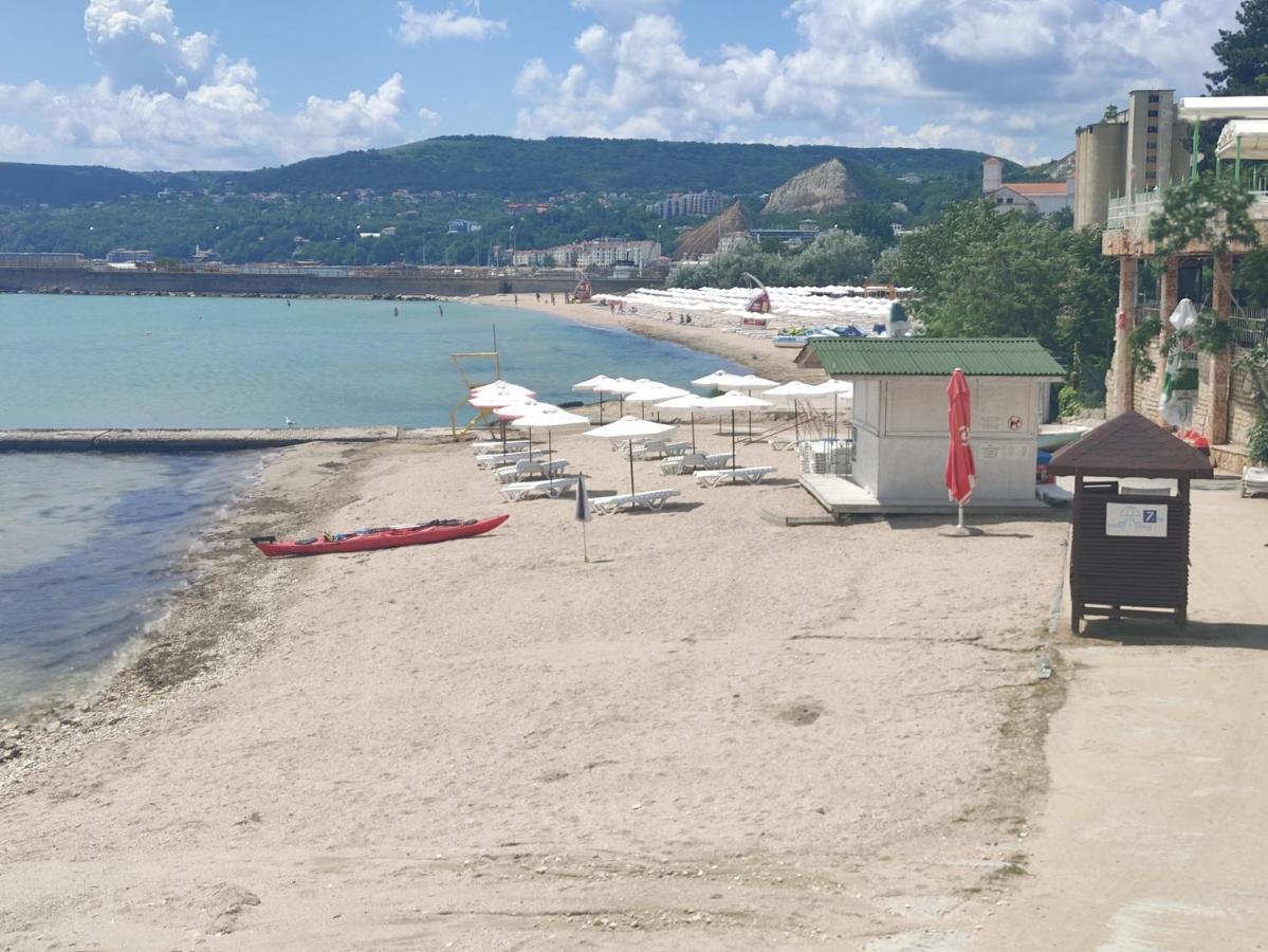 Hotel Oasis - Beach Access Balchik Exterior photo