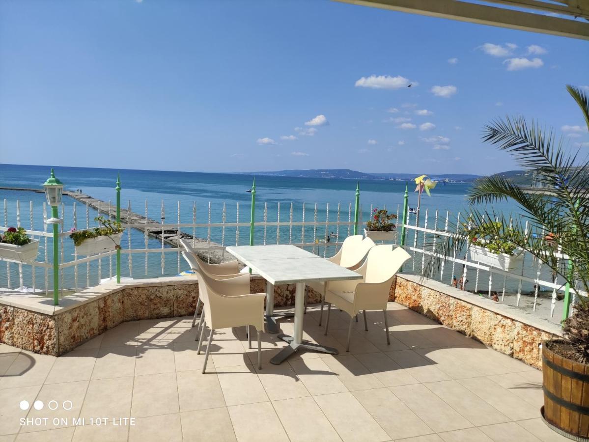 Hotel Oasis - Beach Access Balchik Exterior photo