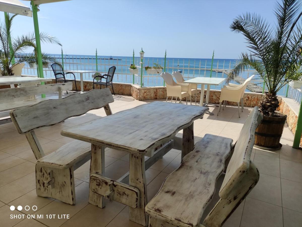 Hotel Oasis - Beach Access Balchik Exterior photo
