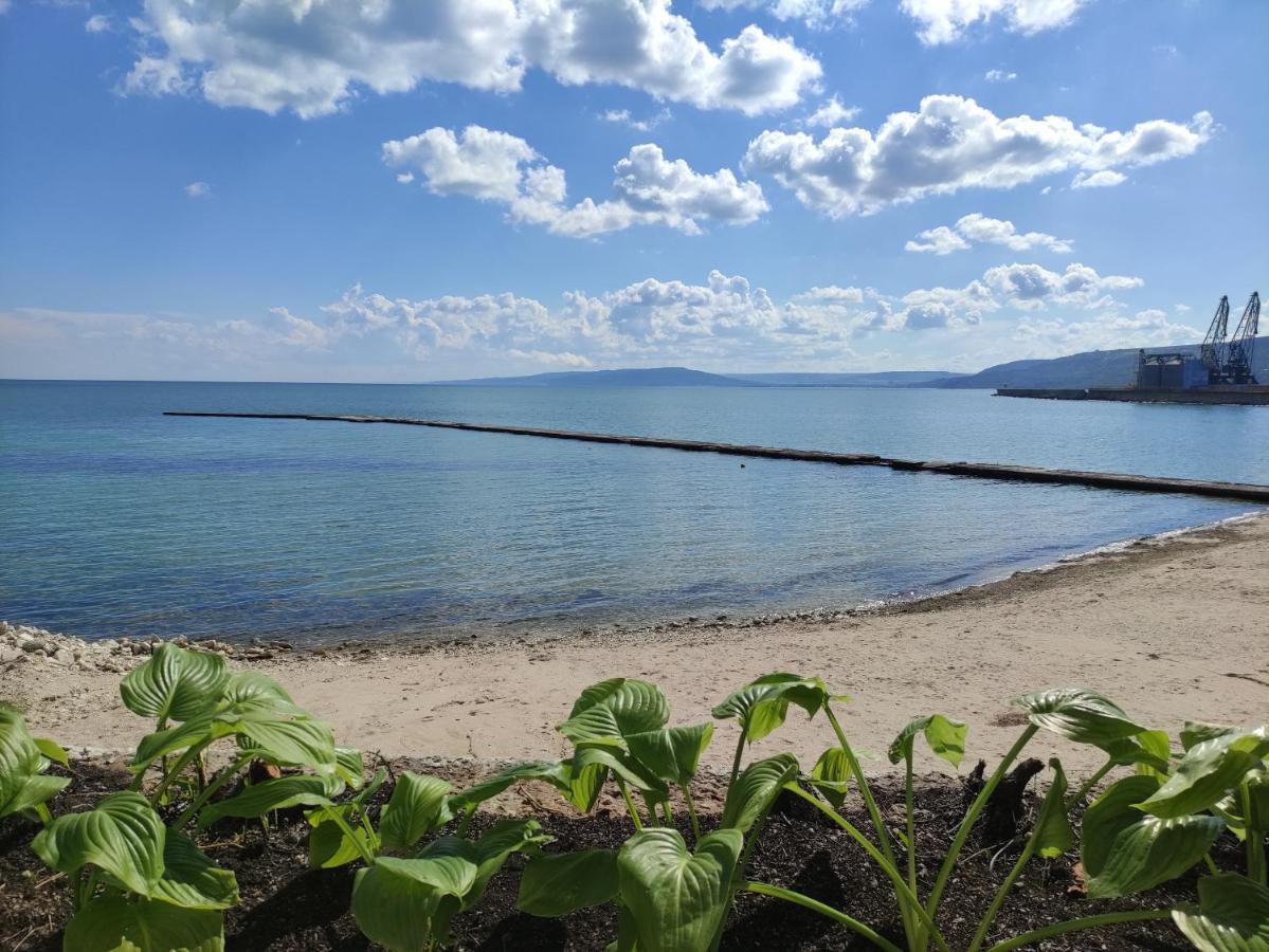 Hotel Oasis - Beach Access Balchik Exterior photo