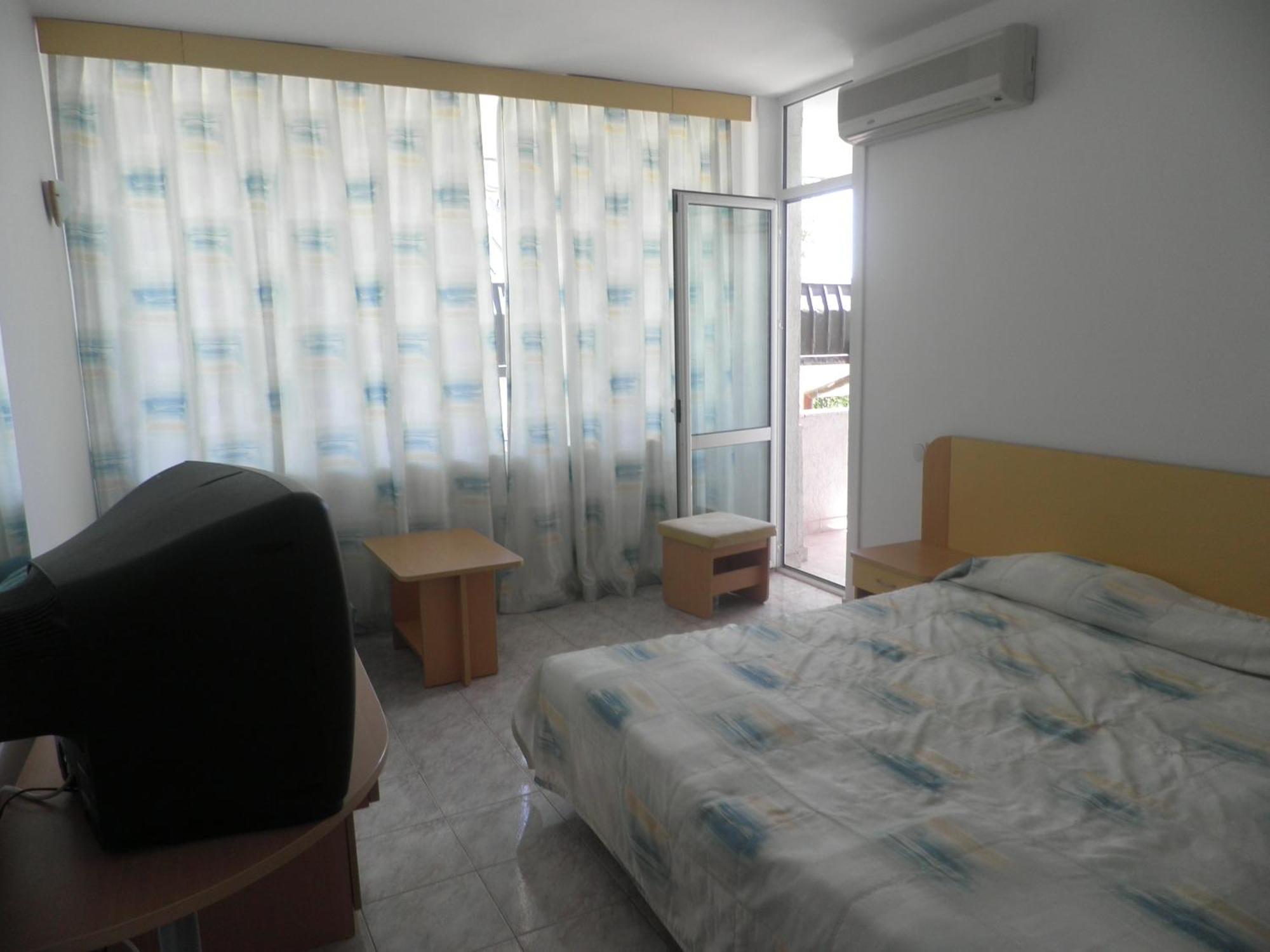 Hotel Oasis - Beach Access Balchik Exterior photo