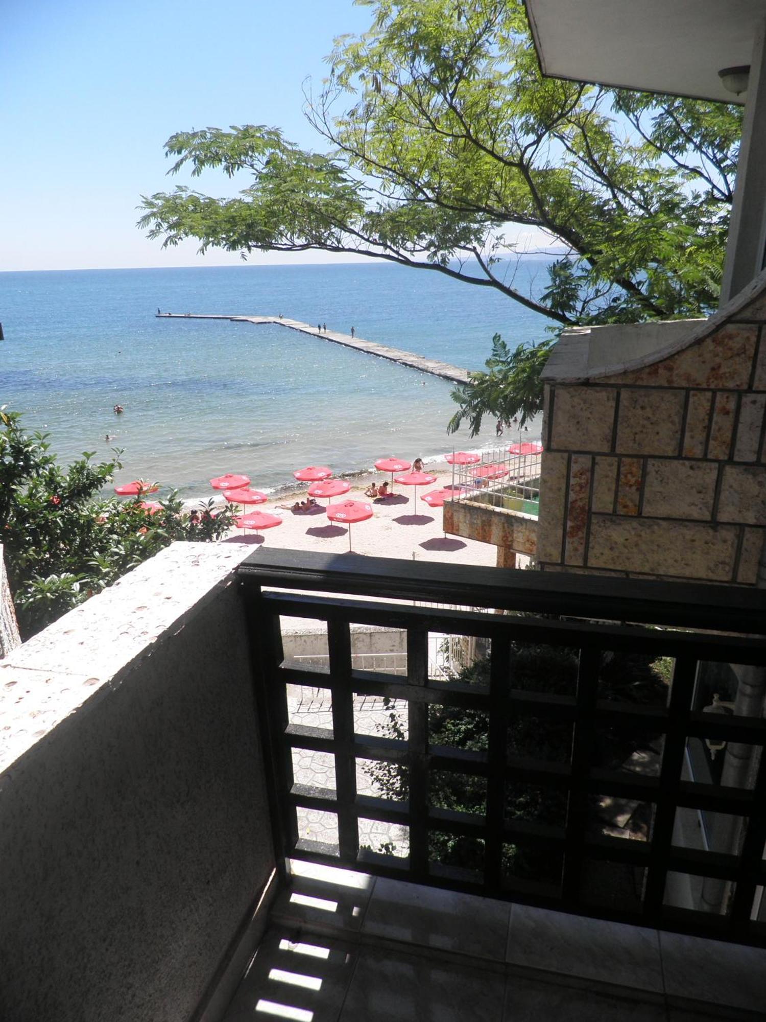 Hotel Oasis - Beach Access Balchik Exterior photo