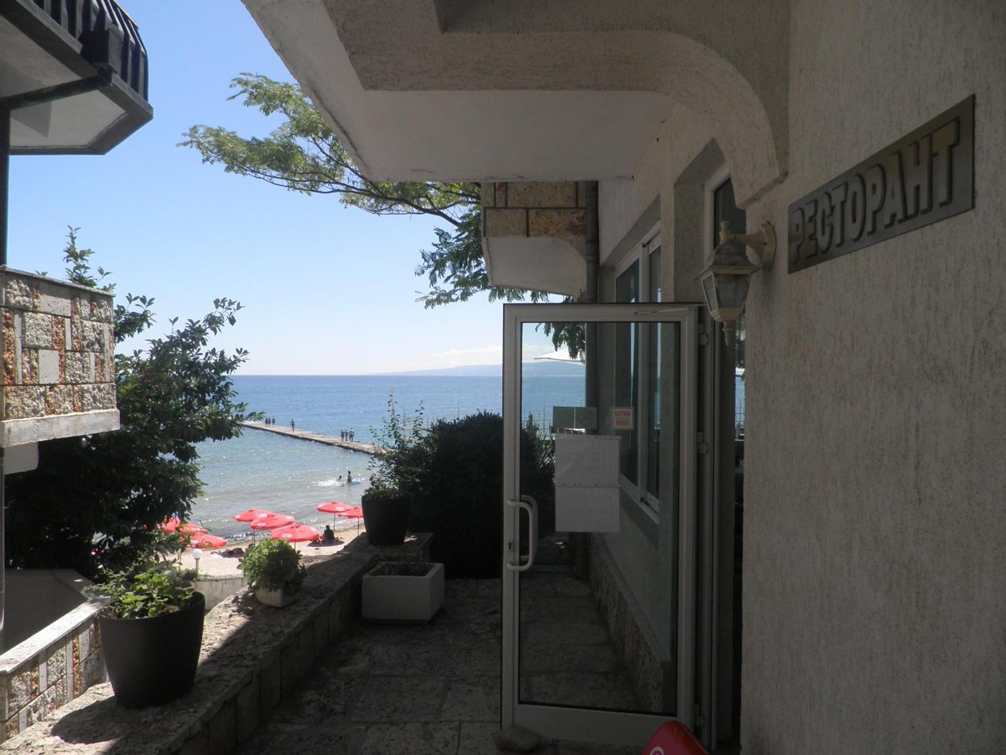 Hotel Oasis - Beach Access Balchik Exterior photo