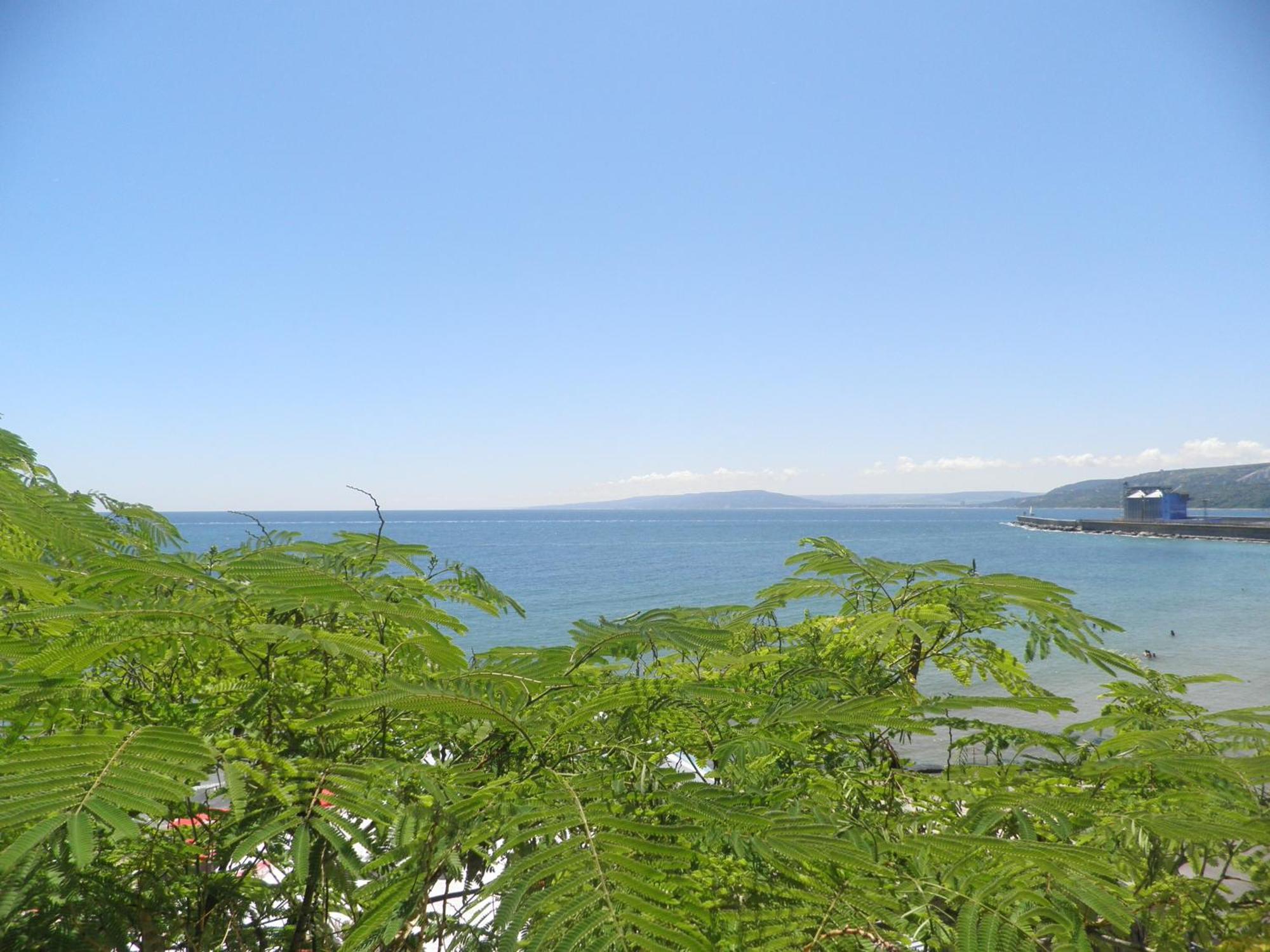 Hotel Oasis - Beach Access Balchik Exterior photo