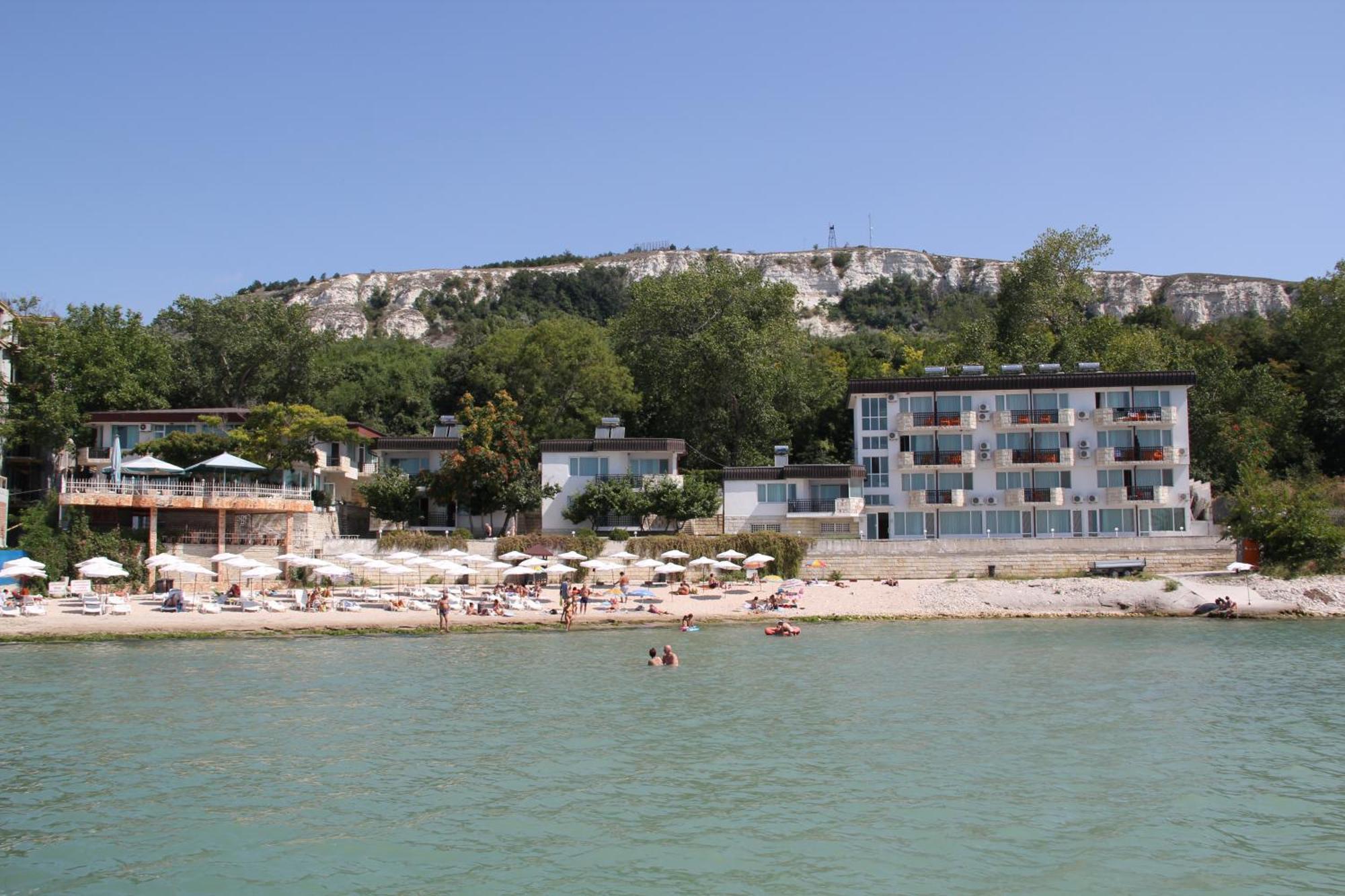 Hotel Oasis - Beach Access Balchik Exterior photo