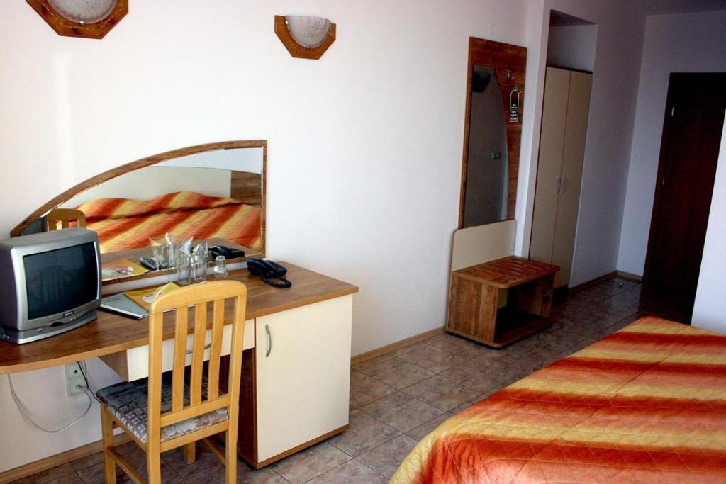 Hotel Oasis - Beach Access Balchik Exterior photo