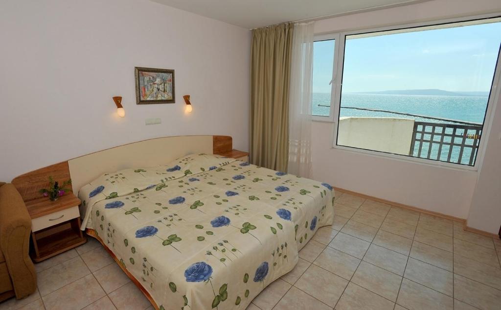 Hotel Oasis - Beach Access Balchik Exterior photo