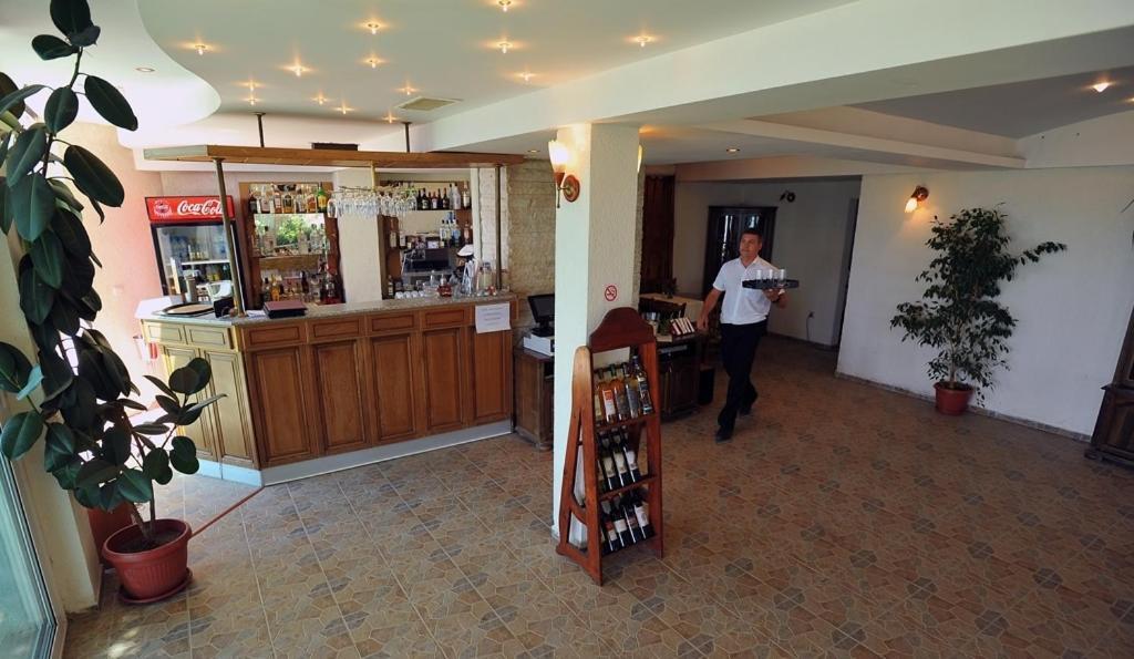 Hotel Oasis - Beach Access Balchik Exterior photo