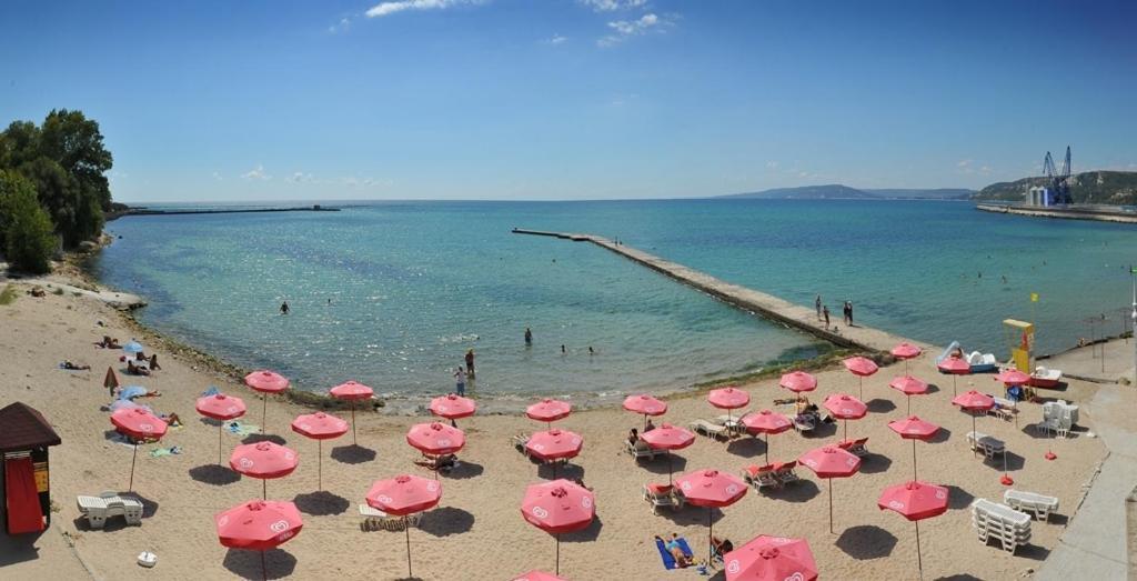 Hotel Oasis - Beach Access Balchik Exterior photo