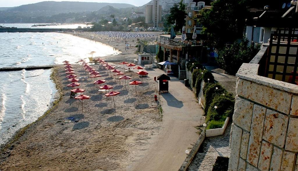 Hotel Oasis - Beach Access Balchik Exterior photo