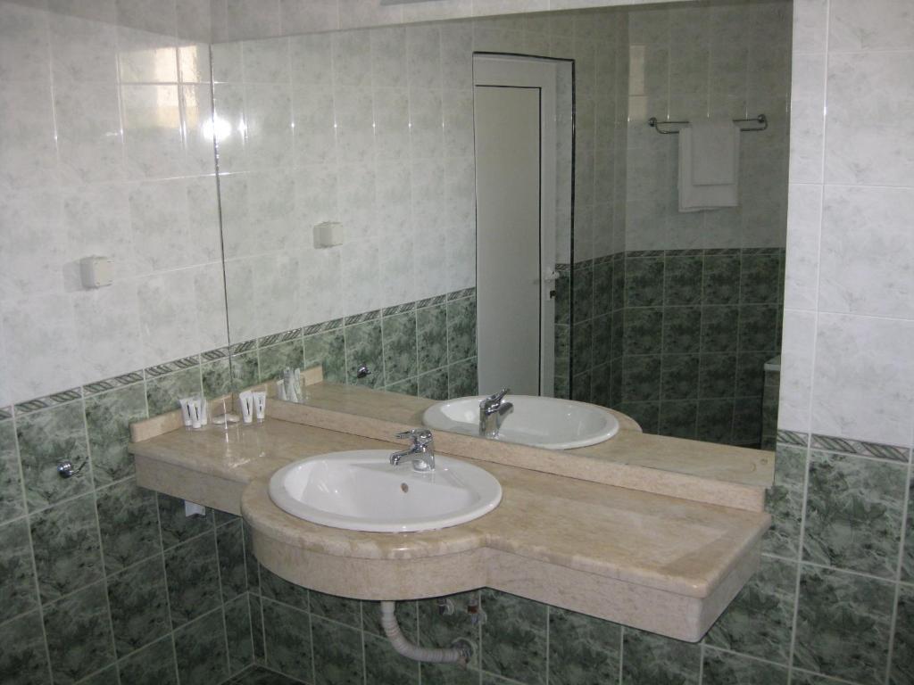 Hotel Oasis - Beach Access Balchik Room photo