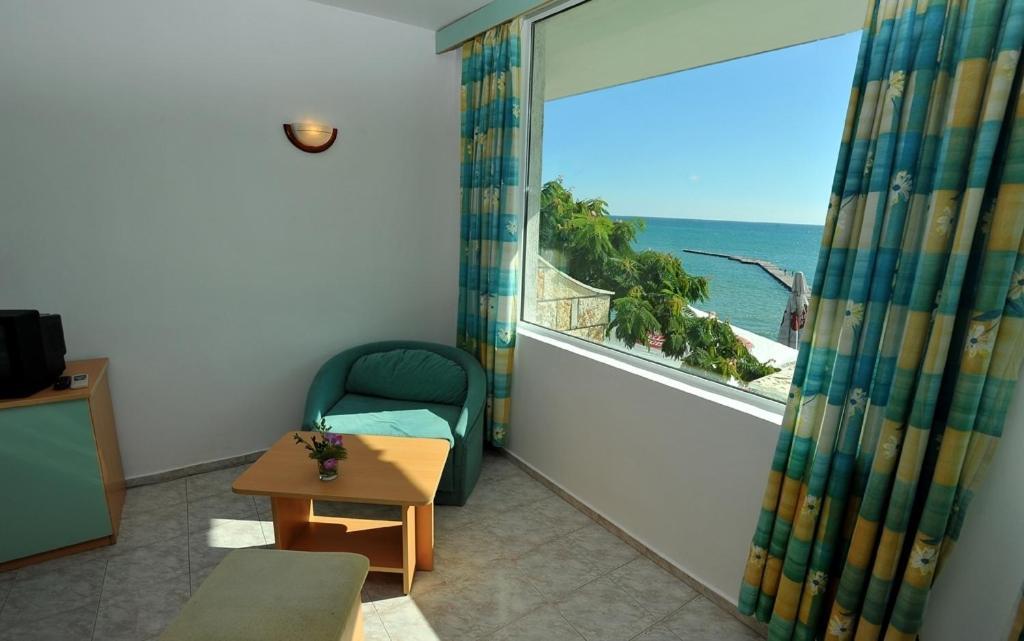 Hotel Oasis - Beach Access Balchik Room photo