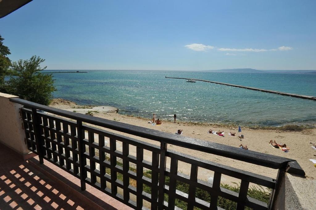 Hotel Oasis - Beach Access Balchik Room photo